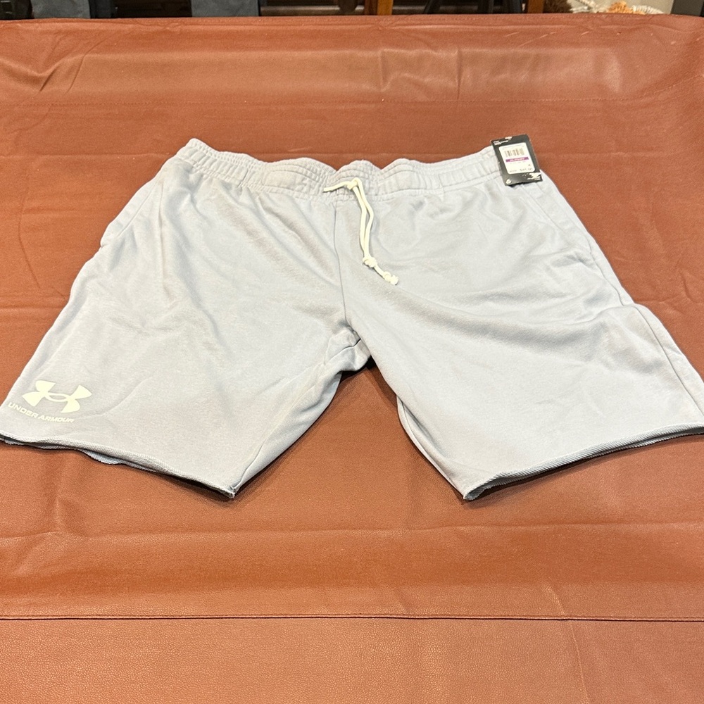 Under Armour Men’s Light Gray Athletic Drawstring Shorts